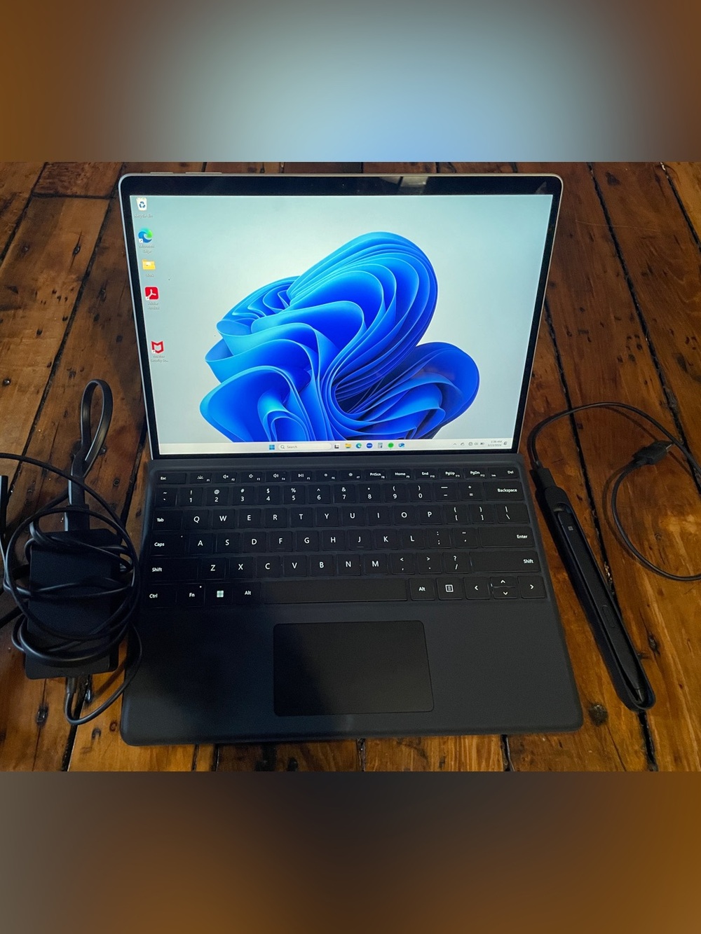 Microsoft Surface Pro 9 13" 8GB 119GB Win11 Home Silver w/ Keyboard and Pen